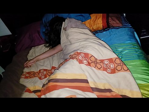 ❤️ Stepson jgħajjar lill-mara żagħżugħa tiegħu waqt li torqod. Porn ta' kwalità lilna ❌❤